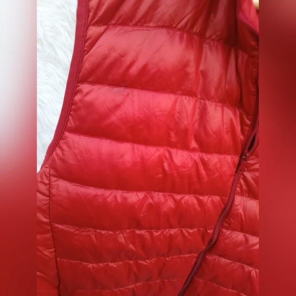 Uniqlo Puffer Vest - Picture 10 of 10